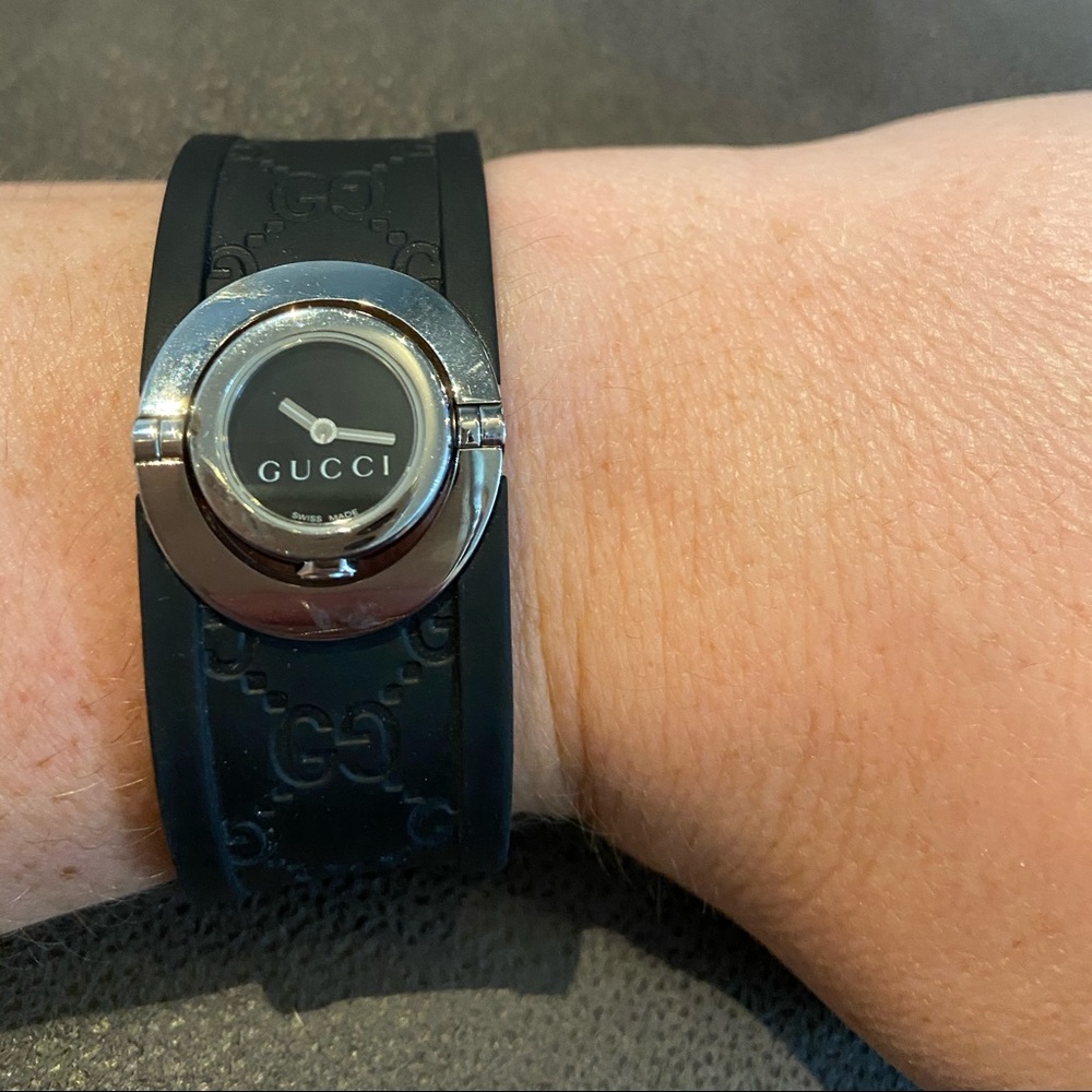 Gucci twirl 112 black watch